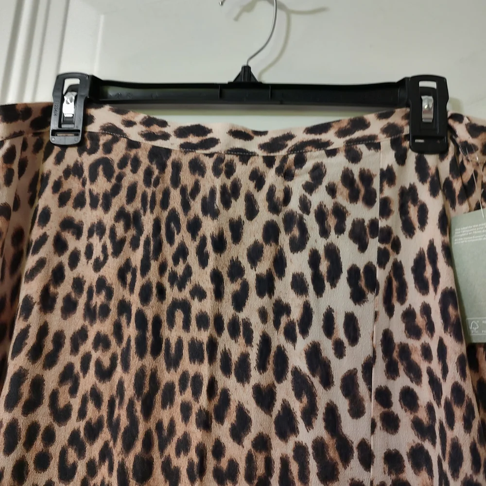 H&M Leopard Print Midi Skirt in Tan and Black - Picture 4 of 8